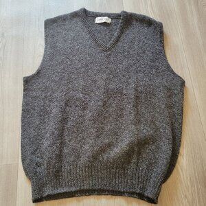 Vintage Jantzen Gray Wool Knit V-Neck Sleeveless Sweater Vest Made In USA